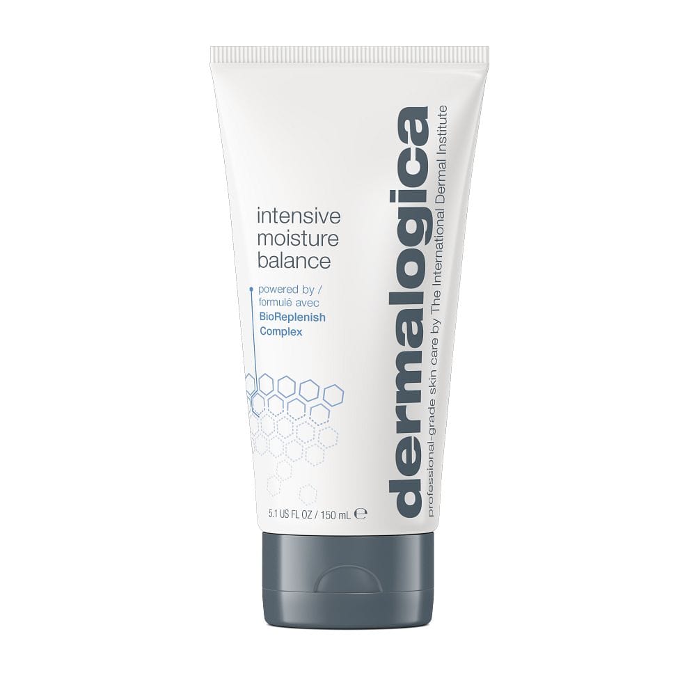 Weiße 150-mL-Tube der Intensive Moisture Balance Feuchtigkeitscreme mit grauer Kappe und blaugrauer Schrift auf einfarbigem Hintergrund.