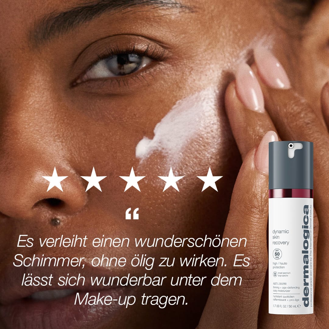 Eine Person trägt weiße Creme auf ihre Wange auf; zu sehen sind fünf Sterne und ein deutscher Text, der für das „Expert Protect + Renew“-Set wirbt, das für seine Wirkung gegen Hautalterung bekannt ist.