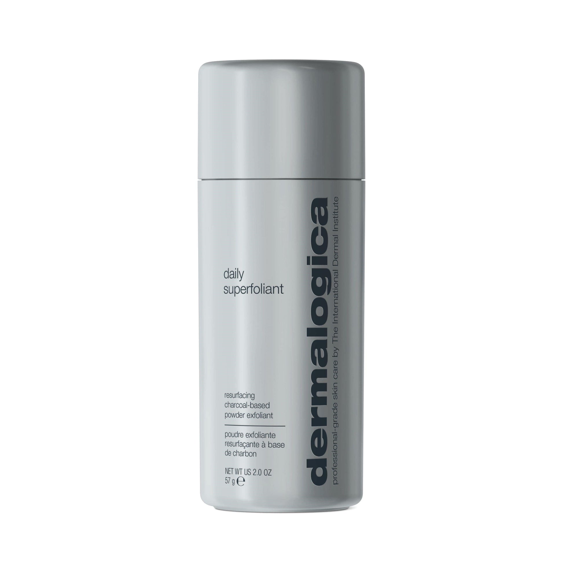 Ein silberner zylindrischer Behälter mit Dermalogica Daily Superfoliant, einem hauterneuernden Puderpeeling mit Binchotan-Holzkohle, mit dem Produktnamen und Einzelheiten auf dem Etikett.