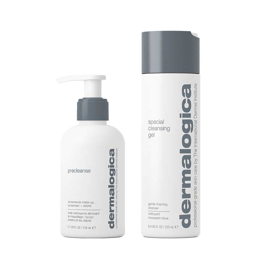 Das Set PreCleanse + Special Cleansing Gel besteht aus einer 150-ml-Pumpflasche und einer 250-ml-Flasche in einer eleganten grau-weißen Verpackung und eignet sich ideal für die perfekte Doppel-Reinigungsroutine.