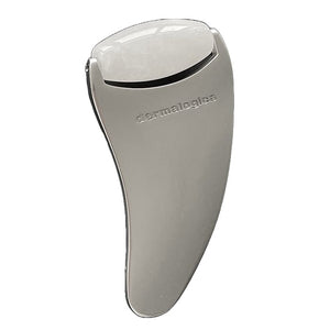 Handheld-Gesichtsmassagegerät von Dermalogica mit einer metallischen Oberfläche und einem weißen Massagekopf.