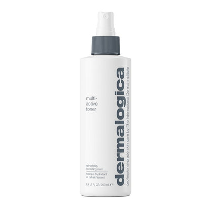 Eine weiße 250-ml-Flasche „Dermalogica Multi Active Toner“ mit Sprühkopf und grauer Beschriftung – dieser vegane, feuchtigkeitsspendende Toner mit Lavendel und Aloe Vera eignet sich ideal für die Hautpflege.