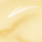 Nahaufnahme einer cremigen, glatten, hellbeigen Substanz mit glänzender Oberfläche und wirbelnder Textur – perfekt für eine leichte Feuchtigkeitsversorgung mit Biolumin-C Gel Moisturizer.
