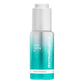 Flasche mit Retinol Clearing Oil auf weißem Hintergrund.